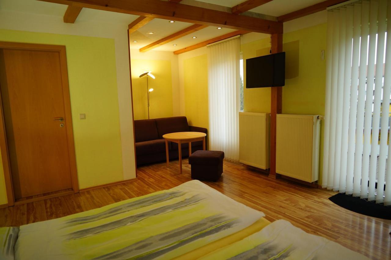 Pension Nr. 13 - B&B เพียร์นา ภายนอก รูปภาพ